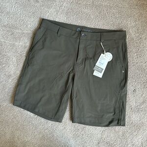 NWT Vuori Shorts - Dark Oregano Size 36